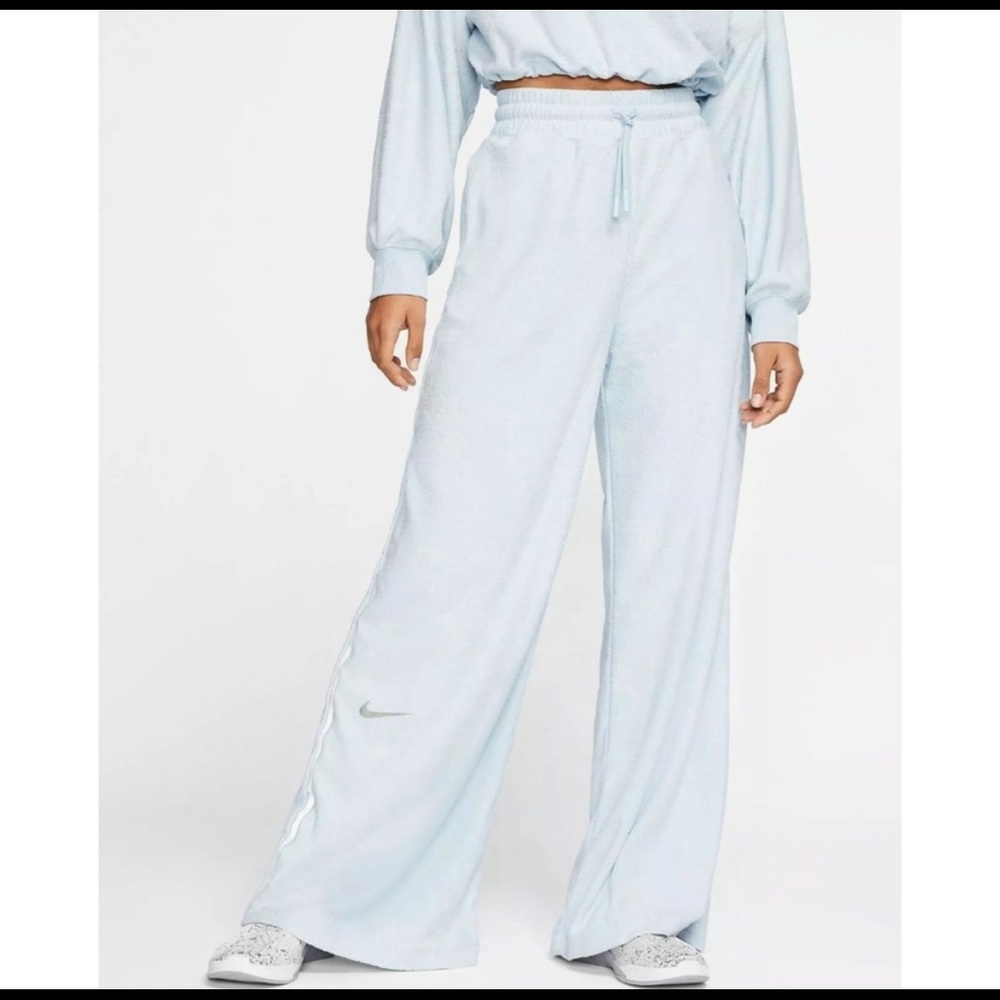 BNWOT Nike City Ready wide leg pants.